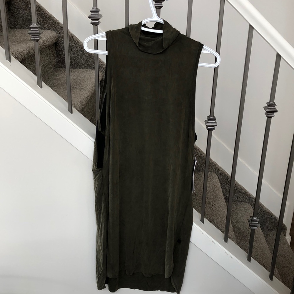 Extremely rare lululemon Alton Dress size 4